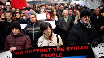 Chiến sự Syria: Người Ch&acirc;u &Acirc;u tuần h&agrave;nh tỏ t&igrave;nh đo&agrave;n kết với người d&acirc;n Aleppo, ảnh chụp ng&agrave;y 14/12/2016, tại Sarajevo.