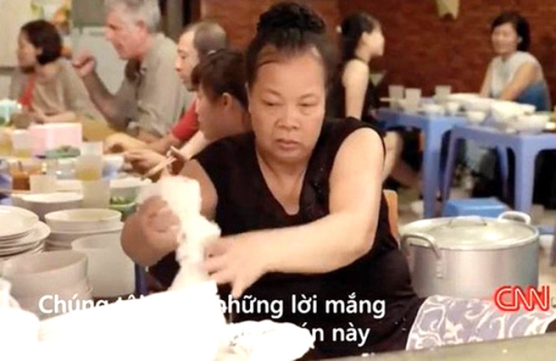 H&igrave;nh ảnh qu&aacute;n ''b&uacute;n mắng'' tr&ecirc;n k&ecirc;nh truyền h&igrave;nh CNN
