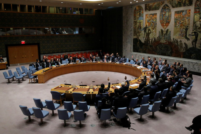  Chiến sự Syria: Hội đồng Bảo an Li&ecirc;n Hiệp Quốc trong một phi&ecirc;n họp biểu quyết về vấn đề Syria. Ảnh: Reuters