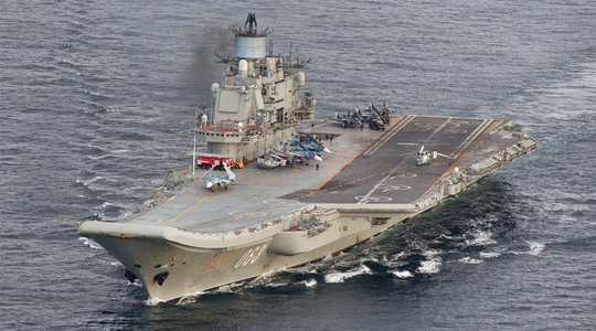T&agrave;u s&acirc;n bay Đ&ocirc; đốc Kuznetsov ở chiến sự Syria . Ảnh: Reuters 
