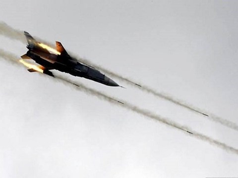 Chiến đấu cơ Syria kh&ocirc;ng k&iacute;ch diệt khủng bố IS ở chiến trường Deir Ezzor