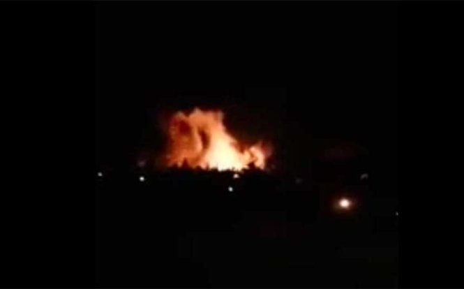  Chiến sự Syria: Kh&oacute;i lửa tại s&acirc;n bay qu&acirc;n đội ở ph&iacute;a t&acirc;y thủ đ&ocirc; Damascus. Ảnh: Telegraph