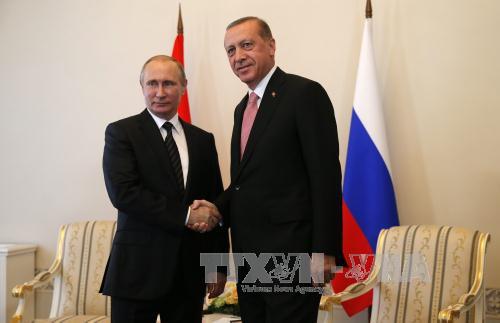 Chiến sự Syria: Tổng thống Nga Vladimir Putin (trái) v&agrave; Tổng thống Thổ Nhĩ Kỳ Recep Tayyip Erdogan. Ảnh: EPA/TTXVN