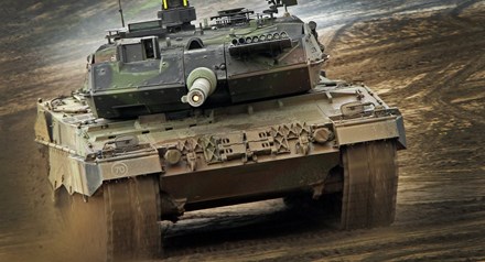  Khủng bố IS ph&aacute;t hiện &lsquo;g&oacute;t ch&acirc;n Achilles&rsquo; của tăng Leopard 2A4