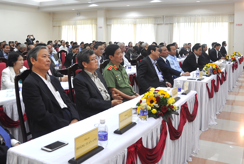  Thủ tướng Nguyễn Xu&acirc;n Ph&uacute;c ph&aacute;t biểu tại cuộc gặp mặt. Ảnh: VGP