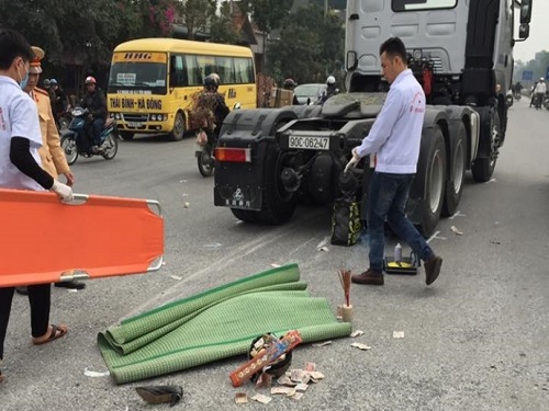 Tai nạn giao th&ocirc;ng ng&agrave;y 24/1: 3 thanh ni&ecirc;n thương vong tr&ecirc;n đường về qu&ecirc; ăn Tết