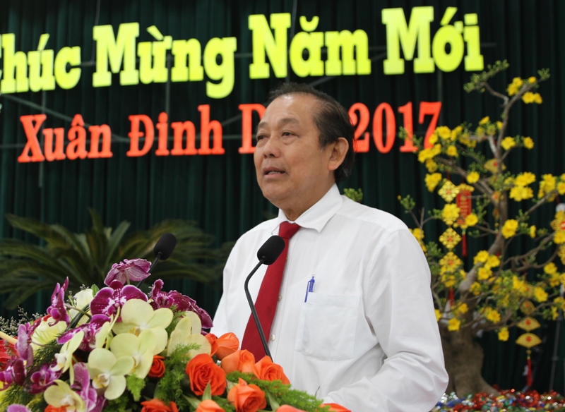 Ph&oacute; Thủ tướng Thường trực 13Win15 com - Thương hiệu nhà cái uy tín Trương H&ograve;a B&igrave;nh ch&uacute;c tết Đảng bộ v&agrave; nh&acirc;n d&acirc;n tỉnh Long An. Ảnh: VGP