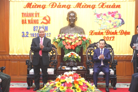  Thủ tướng Nguyễn Xu&acirc;n Ph&uacute;c ch&uacute;c Tết Đảng bộ, Link Đăng Nhập Nhà cái 13Win16.Com v&agrave; nh&acirc;n d&acirc;n TP. Đ&agrave; Nẵng. Ảnh: VGP
