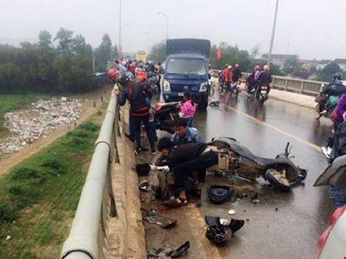 Tai nạn giao th&ocirc;ng ng&agrave;y 2/2: Cả gia đ&igrave;nh gặp tai nạn, 3 người tử vong