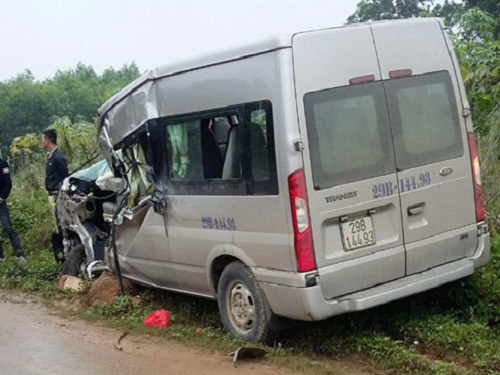 Tai nạn giao th&ocirc;ng ng&agrave;y 3/2: Đầu xe kh&aacute;ch bẹp d&uacute;m, 3 người thương vong