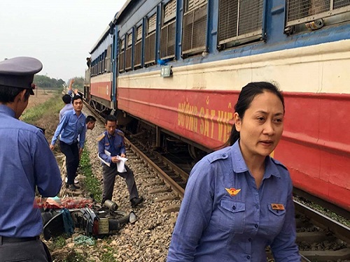 Tai nạn giao th&ocirc;ng ng&agrave;y 3/2: Đầu xe kh&aacute;ch bẹp d&uacute;m, 3 người thương vong