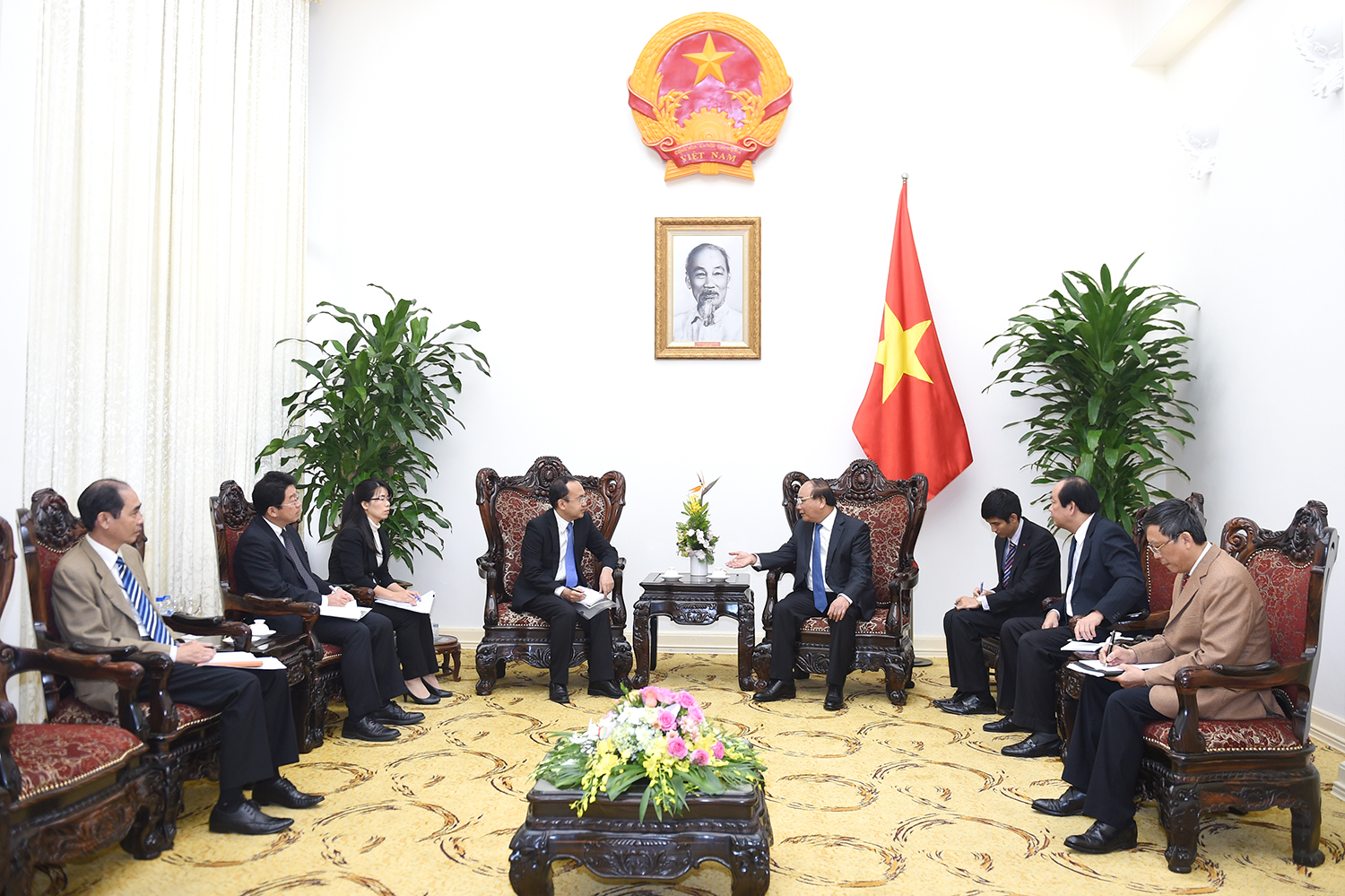 Thủ tướng hoan ngh&ecirc;nh chương tr&igrave;nh vận động đầu tư lớn của Nhật Bản. Ảnh: VGP