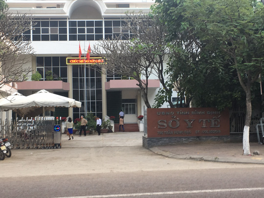  S&aacute;ng 10/2, c&aacute;n bộ, nh&acirc;n vi&ecirc;n Sở Y tế B&igrave;nh Định đến cơ quan từ kh&aacute; sớm. Ảnh: Người Lao động