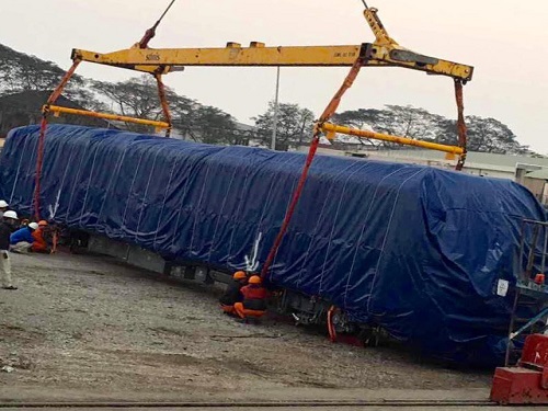 Cận cảnh đầu m&aacute;y toa xe đường sắt đ&ocirc; thị C&aacute;t Linh - H&agrave; Đ&ocirc;ng về đến Việt Nam