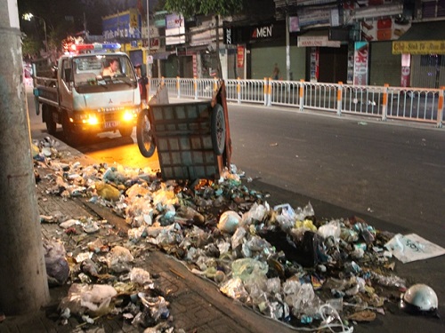 Tai nạn giao th&ocirc;ng ng&agrave;y 13/2: Chồng nguy kịch, vợ mang thai 8 th&aacute;ng tử vong tại chỗ