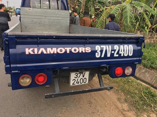 Tai nạn giao th&ocirc;ng ng&agrave;y 14/2: Bị xe b&aacute;n tải đ&acirc;m, vợ tử vong, chồng nguy kịch