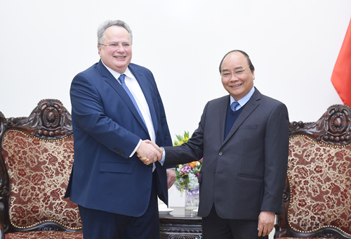  Thủ tướng tiếp Bộ trưởng Bộ Ngoại giao Hy Lạp Nikos Kotzias. Ảnh: VGP