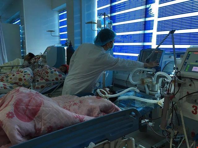 Bệnh nh&acirc;n vụ ngộ độc ở Lai Ch&acirc;u vẫn đang được điều trị tại bệnh viện. Ảnh: Gia đ&igrave;nh & X&atilde; hội