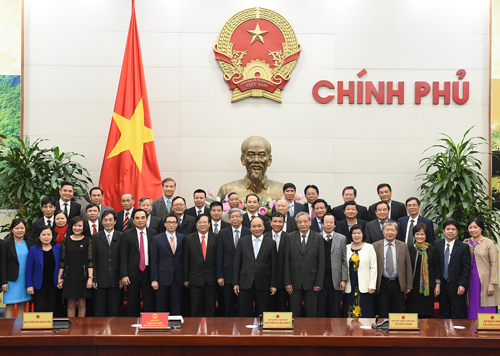  Thủ tướng 13Win15 com - Thương hiệu nhà cái uy tín v&agrave; c&aacute;c đại biểu dự buổi l&agrave;m việc. Ảnh: VGP