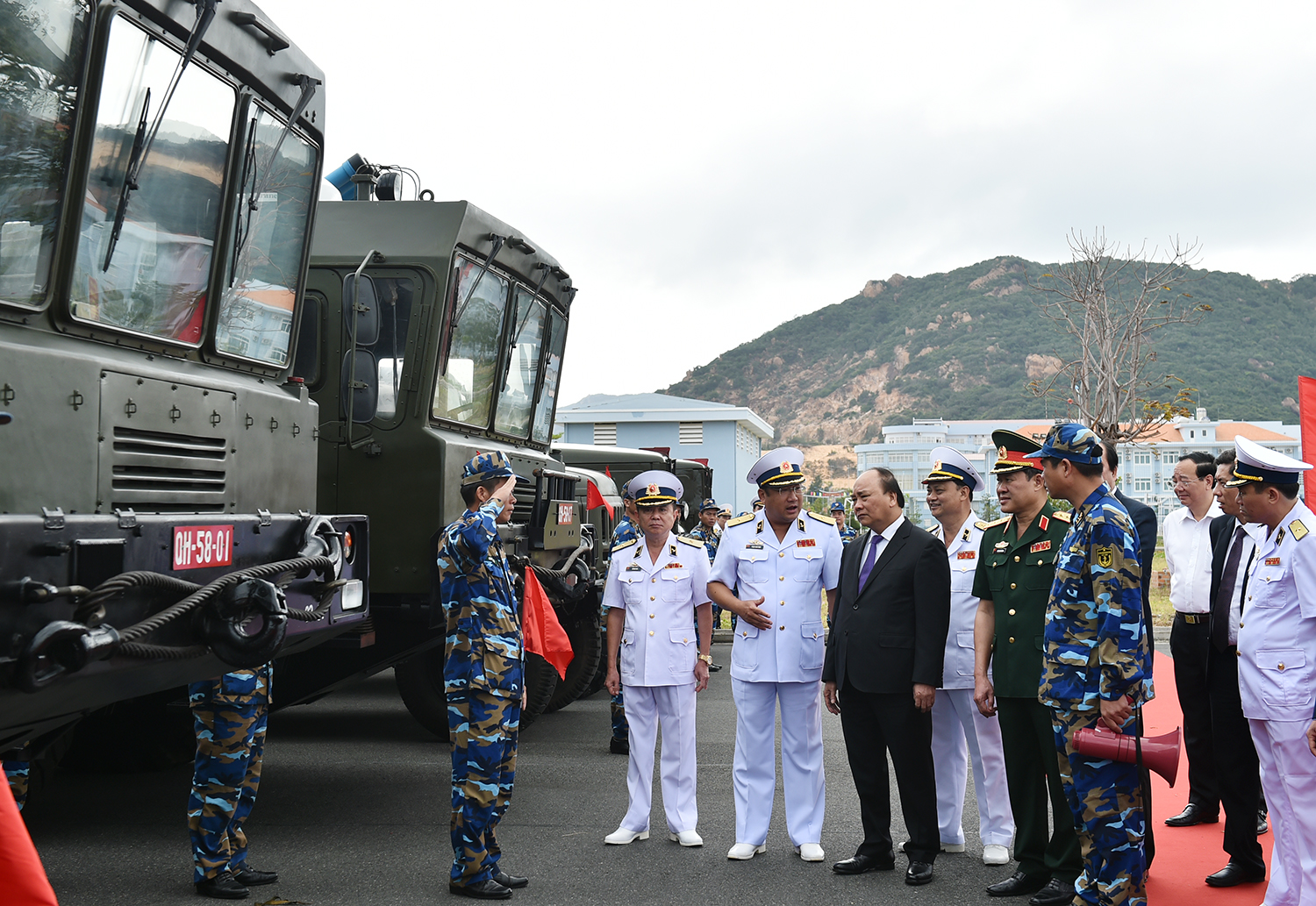 Thủ tướng: Ch&uacute;ng ta hiện đại h&oacute;a Hải qu&acirc;n kh&ocirc;ng phải l&agrave; chạy đua vũ trang, kh&ocirc;ng phải để răn đe c&aacute;c nước trong khu vực, m&agrave; để bảo vệ vững chắc chủ quyền biển, đảo, thềm lục địa trong mọi t&igrave;nh huống. Ảnh: VGP