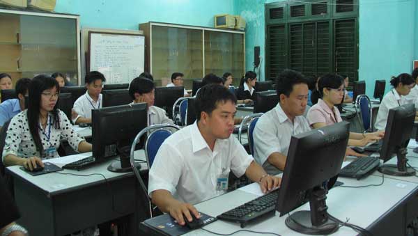  C&aacute;n bộ, c&ocirc;ng chức H&agrave; Nội sẽ l&agrave;m việc cả s&aacute;ng thứ 7. Ảnh minh họa