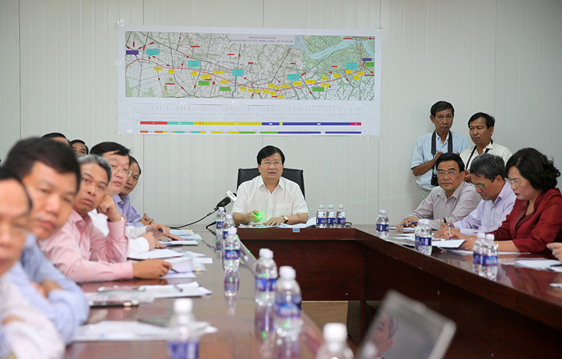  Ph&oacute; Thủ tướng nhấn mạnh 4 y&ecirc;u cầu ti&ecirc;n quyết đối với việc đầu tư x&acirc;y dựng tuyến cao tốc Trung Lương - Mỹ Thuận - Cần Thơ l&agrave;: Tiến độ, an to&agrave;n, chất lượng v&agrave; hiệu quả. Ảnh: VGP