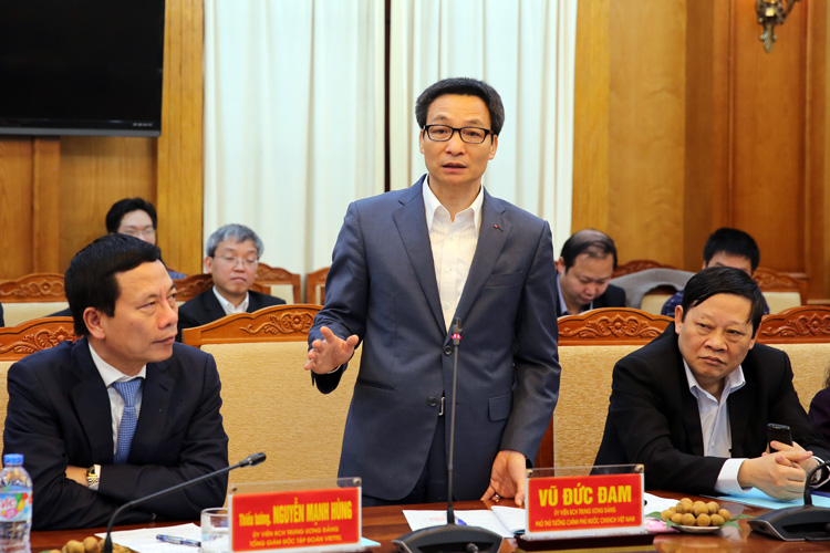  Ph&oacute; Thủ tướng Vũ Đức Đam ph&aacute;t biểu trong cuộc l&agrave;m việc với l&atilde;nh đạo tỉnh Bắc Giang, s&aacute;ng 12/3. Ảnh: VGP