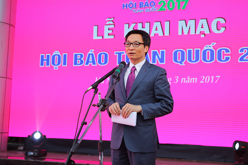  Ph&oacute; Thủ tướng Vũ Đức Đam ph&aacute;t biểu khai mạc Hội b&aacute;o to&agrave;n quốc 2017. Ảnh: VGP