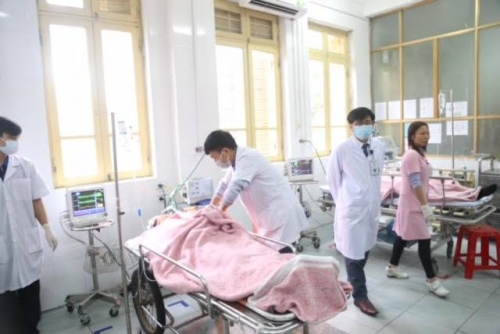  C&aacute;c nạn nh&acirc;n vụ xe đ&oacute;n d&acirc;u bị tai nạn ở H&agrave; Nam vẫn đang được điều trị tại bệnh biện. Ảnh: Người đưa tin