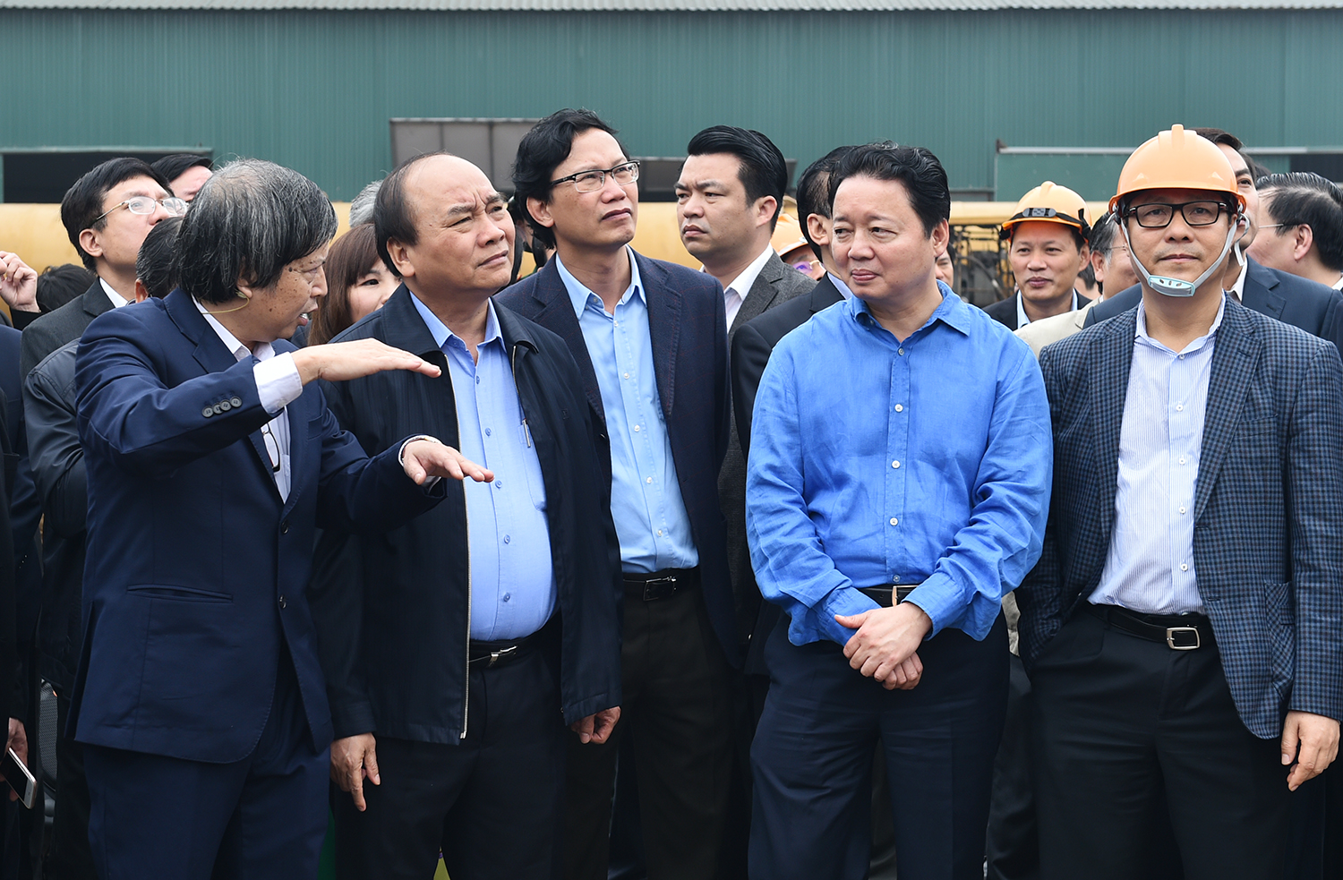 Thủ tướng thị s&aacute;t c&ocirc;ng nghệ điện r&aacute;c của C&ocirc;ng ty HMC. Ảnh: VGP