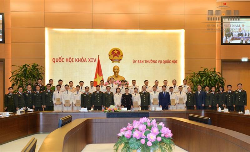 Chủ tịch Quốc hội Nguyễn Thị Kim Ng&acirc;n v&agrave; 20 đo&agrave;n vi&ecirc;n thanh ni&ecirc;n c&ocirc;ng an ti&ecirc;u biểu năm 2016. Ảnh: Quochoi.vn Chủ tịch Quốc hội Nguyễn Thị Kim Ng&acirc;n v&agrave; 20 đo&agrave;n vi&ecirc;n thanh ni&ecirc;n c&ocirc;ng an ti&ecirc;u biểu năm 2016. Ảnh: Quochoi.vn