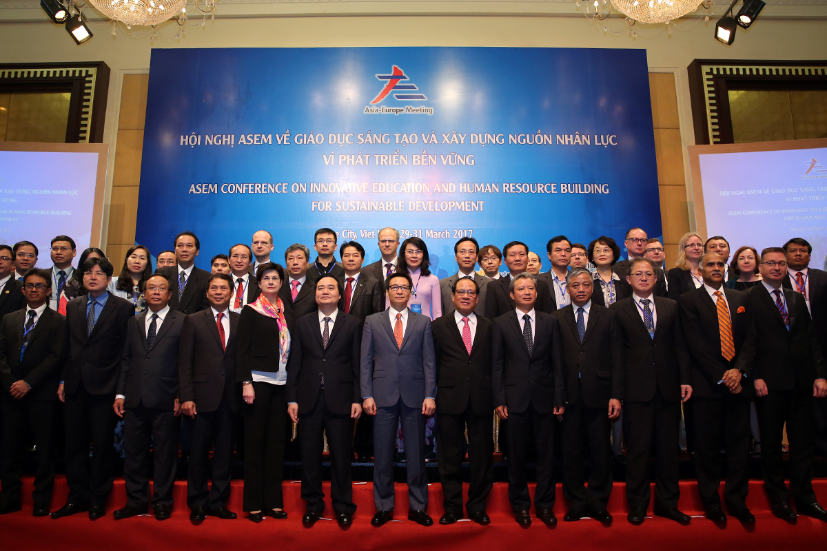  Ph&oacute; Thủ tướng Vũ Đức Đam v&agrave; c&aacute;c đại biểu dự Hội nghị Diễn đ&agrave;n hợp t&aacute;c (ASEM) về &ldquo;Gi&aacute;o dục s&aacute;ng tạo v&agrave; x&acirc;y dựng nguồn nh&acirc;n lực v&igrave; ph&aacute;t triển bền vững&rdquo;. Ảnh: VGP