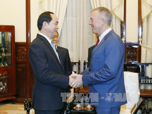  Chủ tịch nước Trần Đại Quang tiếp ng&agrave;i Ted Osius, Đại sứ đặc mệnh to&agrave;n quyền Hợp ch&uacute;ng quốc Hoa Kỳ tại Việt Nam. Ảnh: TTXVN
