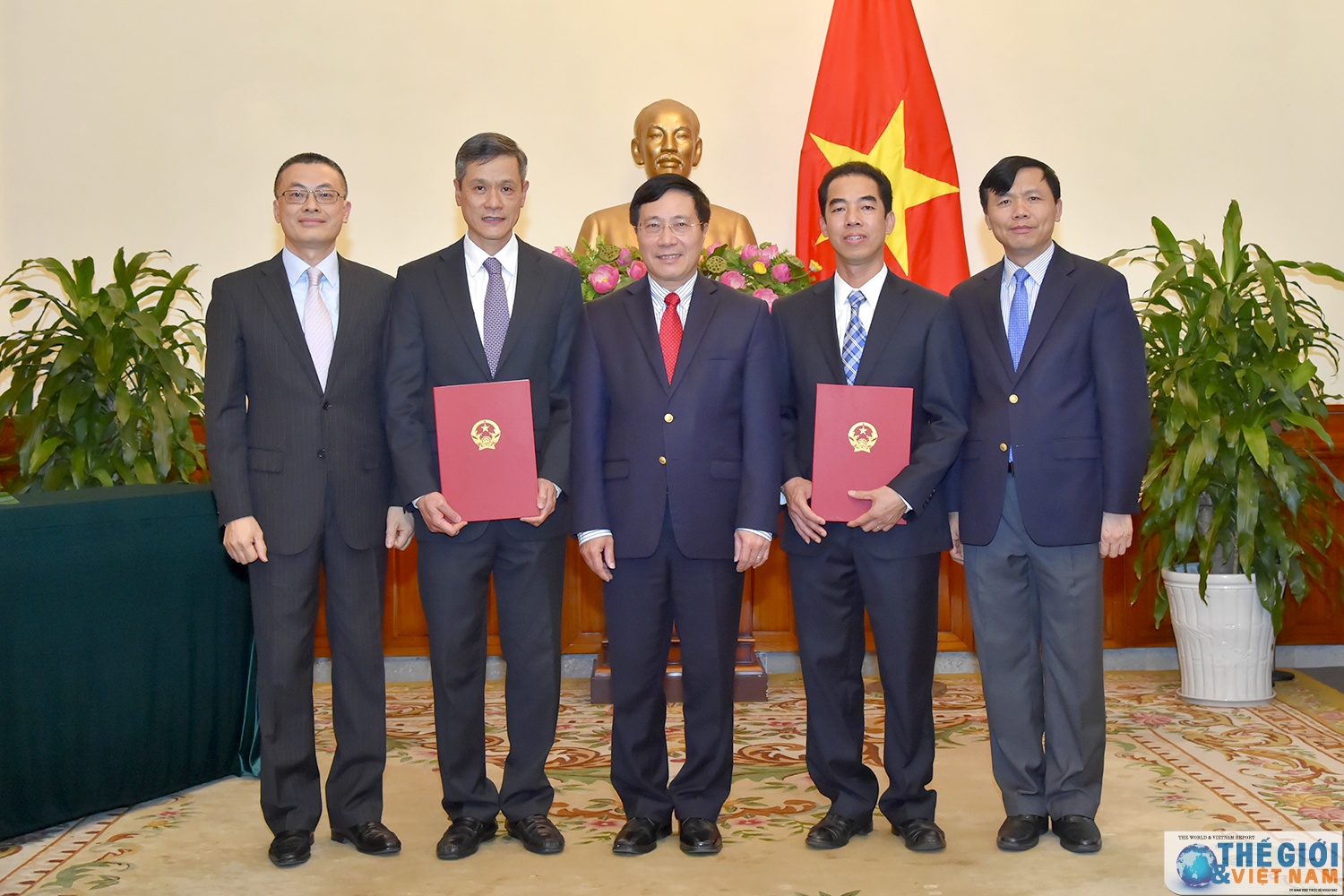  Ph&oacute; Thủ tướng, Bộ trưởng Ngoại giao Phạm B&igrave;nh Minh v&agrave; c&aacute;c nh&acirc;n sự vừa được bổ nhiệm. Ảnh: b&aacute;o A13win Ưu đãi Vip