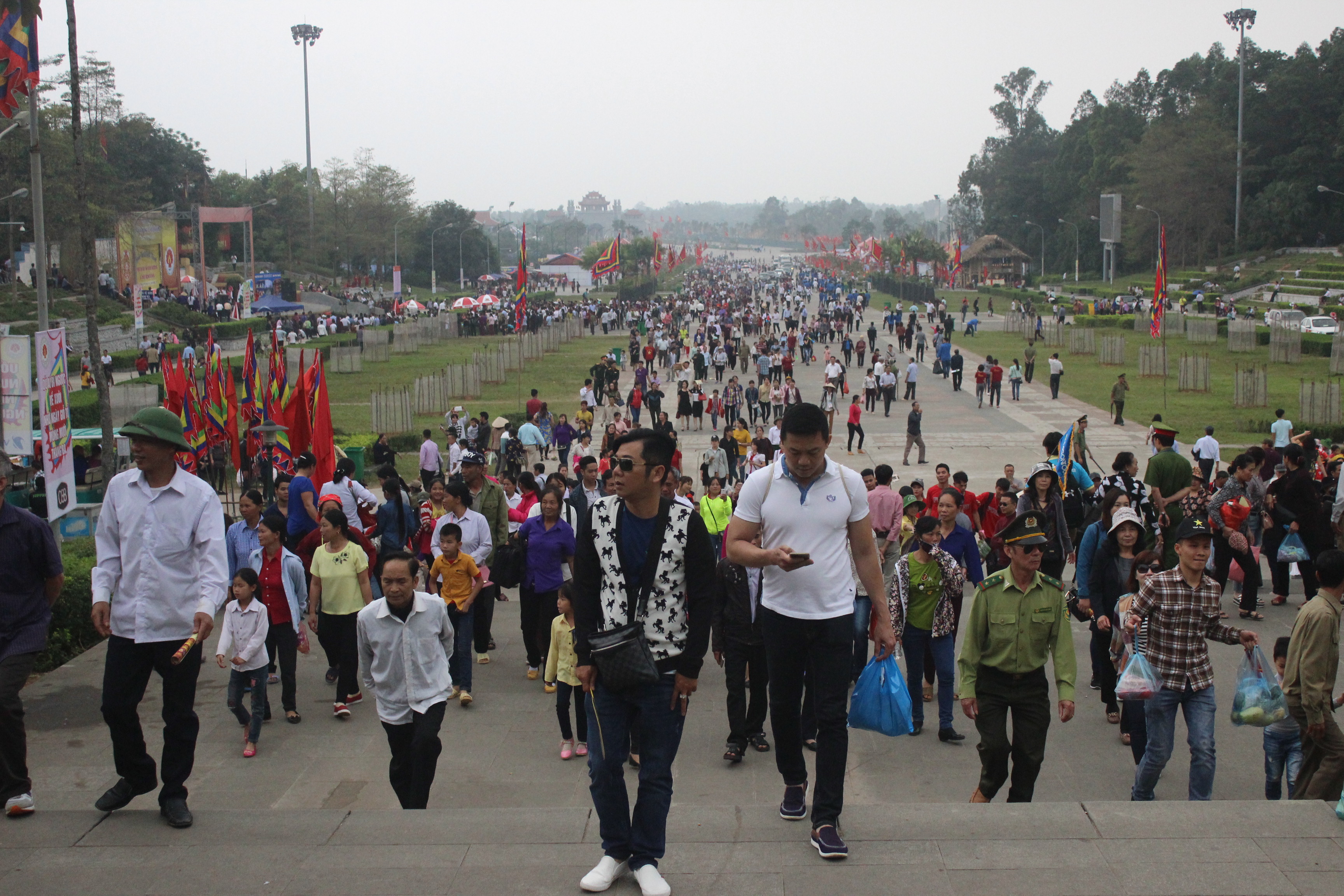  T&iacute;nh đến ng&agrave;y 4/4, đ&atilde; c&oacute; hơn 3 triệu lượt kh&aacute;ch về với Đền H&ugrave;ng. Ảnh: &Aacute;nh Ng&acirc;n
