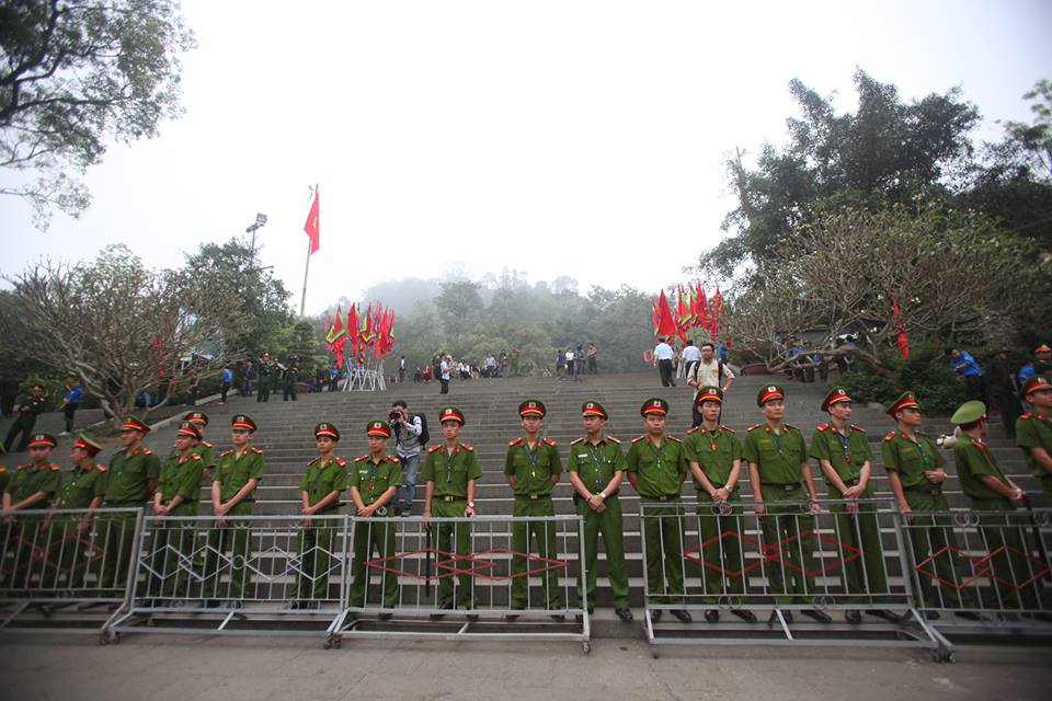Việc bố tr&iacute; th&agrave;nh nhiều lớp an ninh v&agrave; được ngăn c&aacute;ch bởi c&aacute;c h&agrave;ng r&agrave;o an ninh đ&atilde; tr&aacute;nh được t&igrave;nh trạng &ugrave;n tắc k&eacute;o d&agrave;i.