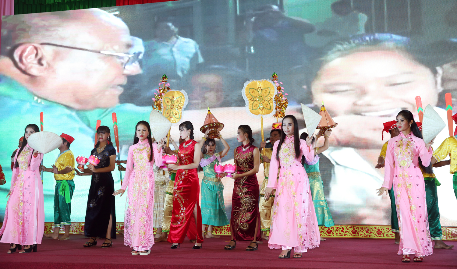 Chương tr&igrave;nh văn nghệ ch&agrave;o mừng Tết Chol Chnam Thmay. Ảnh: VGP