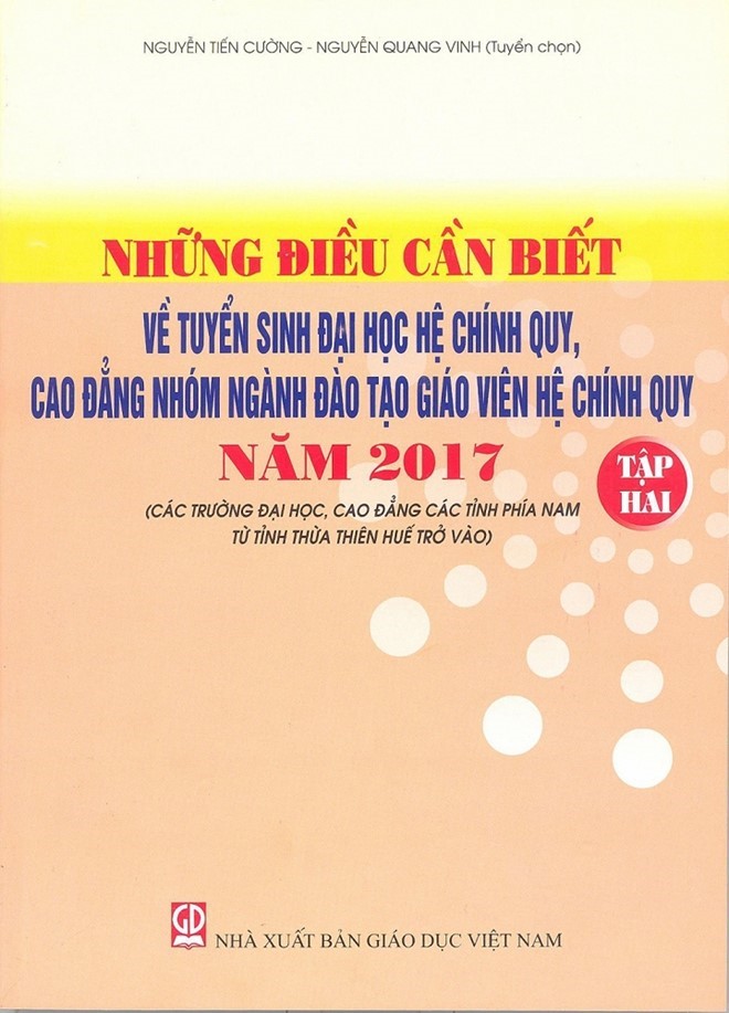  Cuốn s&aacute;ch Những điều cần biết về tuyển sinh đại học hệ ch&iacute;nh quy, cao đẳng nh&oacute;m ng&agrave;nh đ&agrave;o tạo gi&aacute;o vi&ecirc;n hệ ch&iacute;nh quy năm 2017. Ảnh: Zing.vn