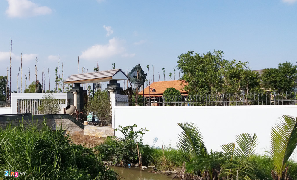 Khu biệt thự đang x&acirc;y dựng của Tổng Gi&aacute;m đốc C&ocirc;ng ty TNHH MTV Cấp nước S&oacute;c Trăng. Ảnh: Zing.vn