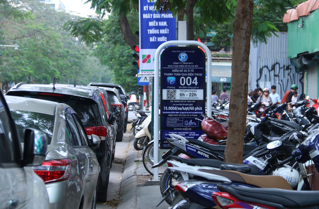  Dịch vụ t&igrave;m khiến v&agrave; thanh to&aacute;n ph&iacute; gửi xe &ocirc; t&ocirc; qua điện thoại sẽ được th&iacute; điểm trong 3 th&aacute;ng. Ảnh: D&acirc;n tr&iacute;