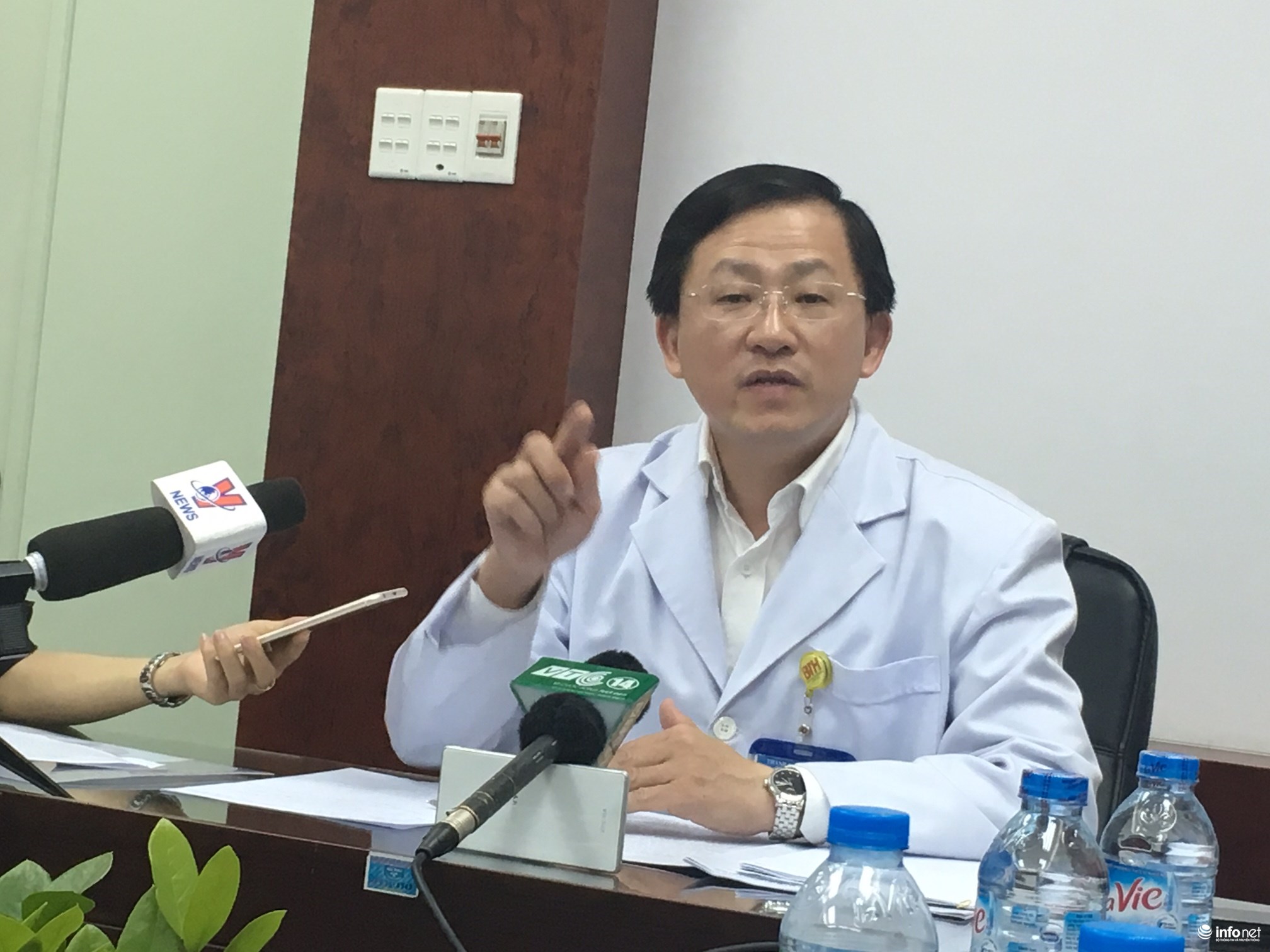  Gi&aacute;m đốc Truyền m&aacute;u - Huyết học TP. Hồ Ch&iacute; Minh n&oacute;i về vụ gần 20.000 vi&ecirc;n thuốc trị ung thư bị ti&ecirc;u hủy. Ảnh: Infonet