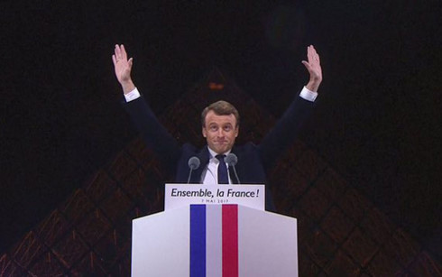  &Ocirc;ng Emmanuel Macron tuy&ecirc;n bố chiến thắng trước những người ủng hộ. Ảnh: AFP 