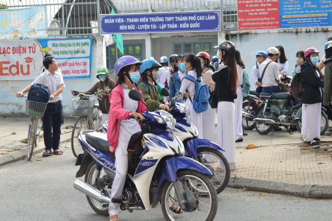 Đồng Th&aacute;p dừng thi học kỳ lớp 11 v&igrave; đề thi bị ph&aacute;t t&aacute;n tr&ecirc;n mạng x&atilde; hội