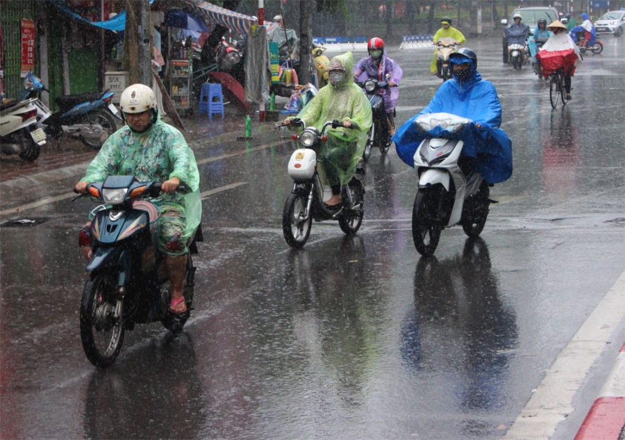  Dự b&aacute;o thời tiết h&ocirc;m nay H&agrave; Nội c&oacute; mưa vừa mưa to. Ảnh minh họa