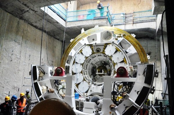 Cận cảnh Robot TBM - 'qu&aacute;i vật' sắp xuy&ecirc;n l&ograve;ng đất khoan hầm metro ở TP. HCM