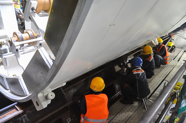 Cận cảnh Robot TBM - 'qu&aacute;i vật' sắp xuy&ecirc;n l&ograve;ng đất khoan hầm metro ở TP. HCM