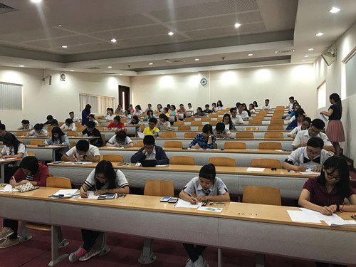 C&oacute; hơn 2.100 hồ sơ đăng k&yacute; tham dự kỳ thi kiểm tra năng lực của Trường Đại học A13win Ưu đãi Vip . Ảnh:Thanh ni&ecirc;n