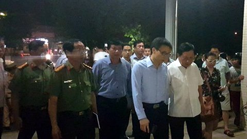  Ph&oacute; Thủ tướng Nguyễn Đức Đam đ&atilde; tới Bệnh viện Đa khoa tỉnh H&ograve;a B&igrave;nh. Ảnh: VietNamNet