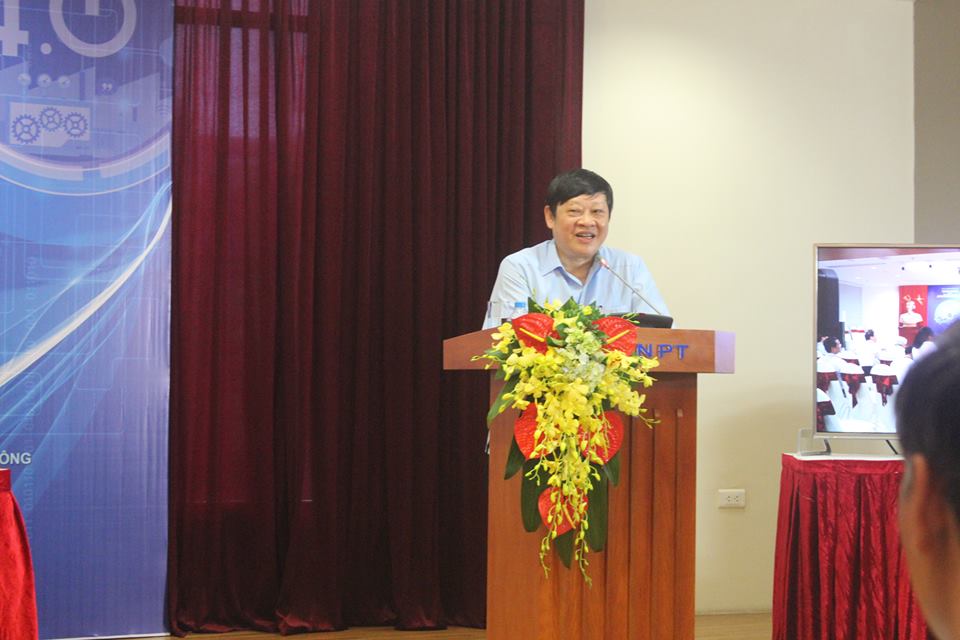 Thứ trưởng Bộ Y tế Nguyễn Viết Tiến ph&aacute;t biểu tại lễ ph&aacute;t động Giải thưởng Nh&acirc;n t&agrave;i Đất Việt 2017. Ảnh: Dương H&ograve;a