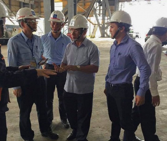  Cơ quan hức năng đến hiện trường vụ nổ lớn ở Formosa H&agrave; Tĩnh để l&agrave;m r&otilde; nguy&ecirc;n nh&acirc;n, khắc phục hậu quả. Ảnh: VTC News